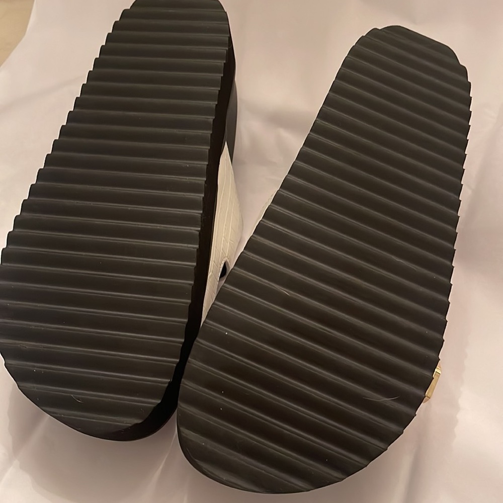 ‼️‼️‼️SOLD‼️‼️‼️Versace Jeans Couture white Baroque Buckle Beach Sandal EUR 37 U - Picture 5 of 8